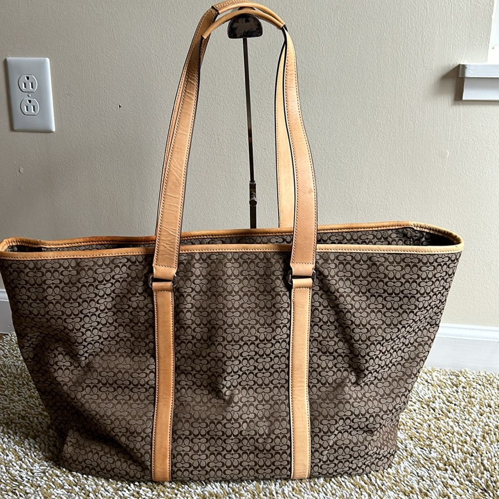 Coach - Picture 3 of 11